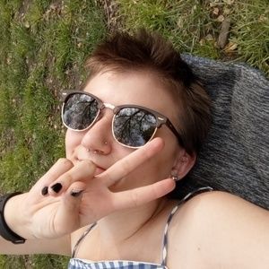 Meet your Posher, Quinn